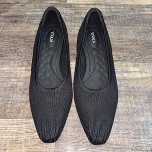 Vivaia Pointed-Toe Ballet Flats Size 9 Black